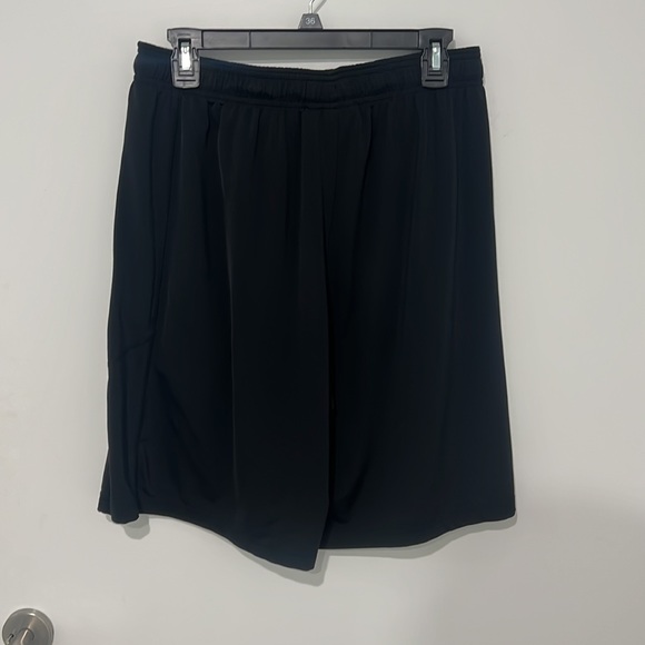 Under Armour Stretch Fit Yoga/Athletic Shorts - Picture 2 of 2